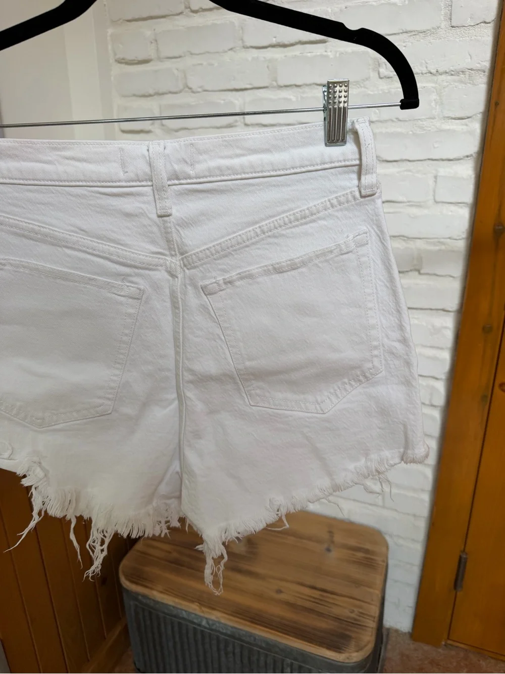 Abercrombie & Fitch Curve Love High Rise White Mom Shorts Size 27 / 4 - Picture 5 of 11